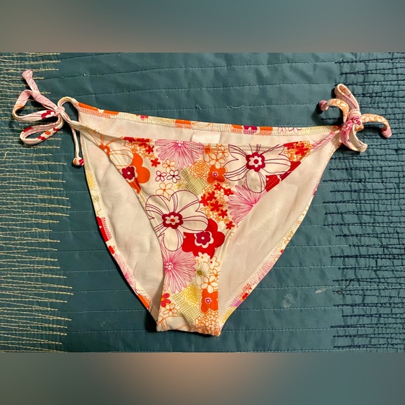 Xhilaration Other - NEW Adorable pink floral string bikini bottoms